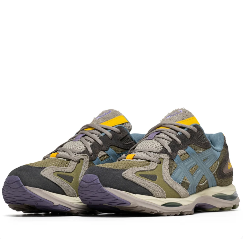 ASICS Low-Top Sneakers in Olive Green & Dusty Blue